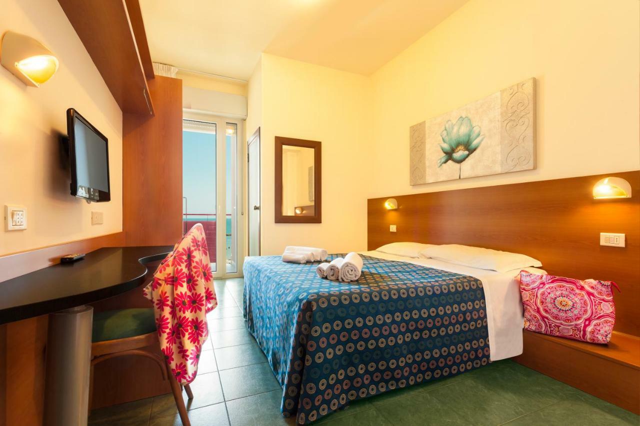 פסארו Hotel Atlantic Vista Mare מראה חיצוני תמונה