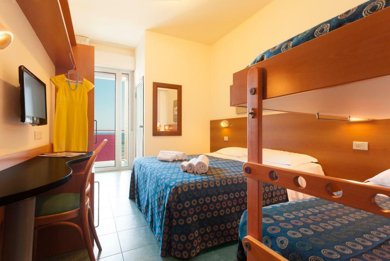 פסארו Hotel Atlantic Vista Mare מראה חיצוני תמונה
